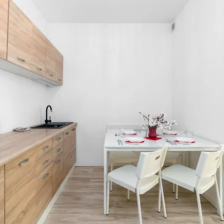 Wozna By Renters Apartment