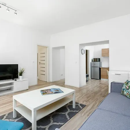 Wozna By Renters Apartment